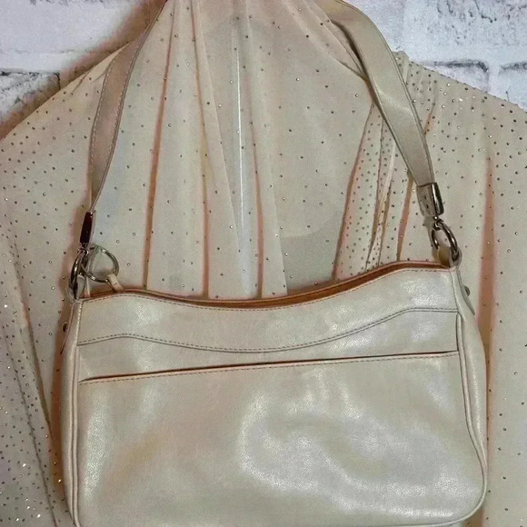 Liz Claiborne Cream Leather Hobo Style Purse, Clean, Excellent Condition - Picture 5 of 13